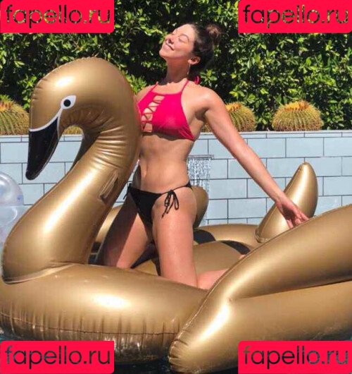 Kira Kosarin Onlyfans Photo Gallery 