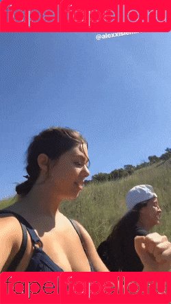 Kira Kosarin Onlyfans Photo Gallery 