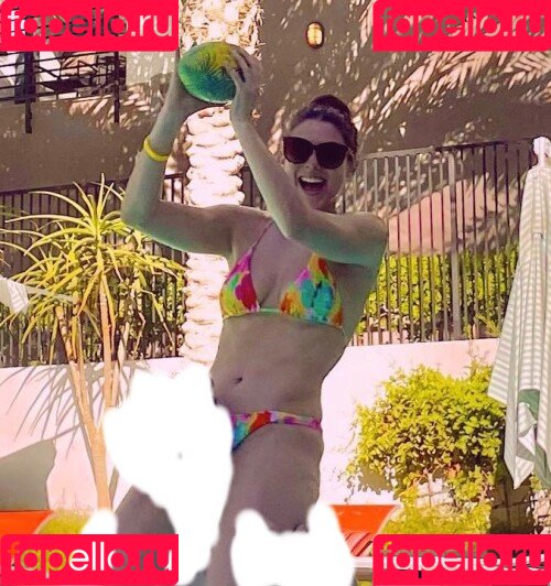 Kira Kosarin Onlyfans Photo Gallery 