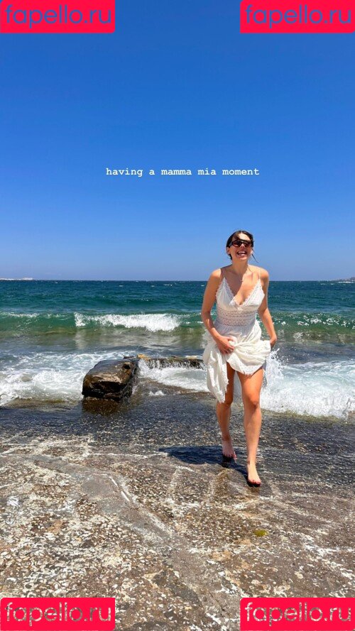 Kira Kosarin Onlyfans Photo Gallery 