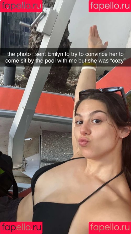 Kira Kosarin Onlyfans Photo Gallery 