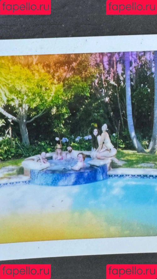 Kira Kosarin Onlyfans Photo Gallery 