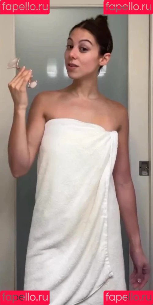 Kira Kosarin Onlyfans Photo Gallery 