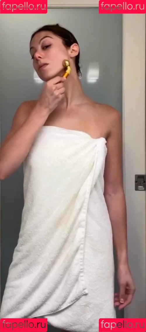 Kira Kosarin Onlyfans Photo Gallery 