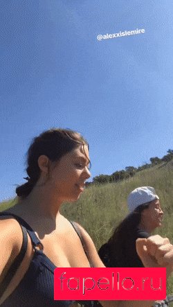 Kira Kosarin Onlyfans Photo Gallery 