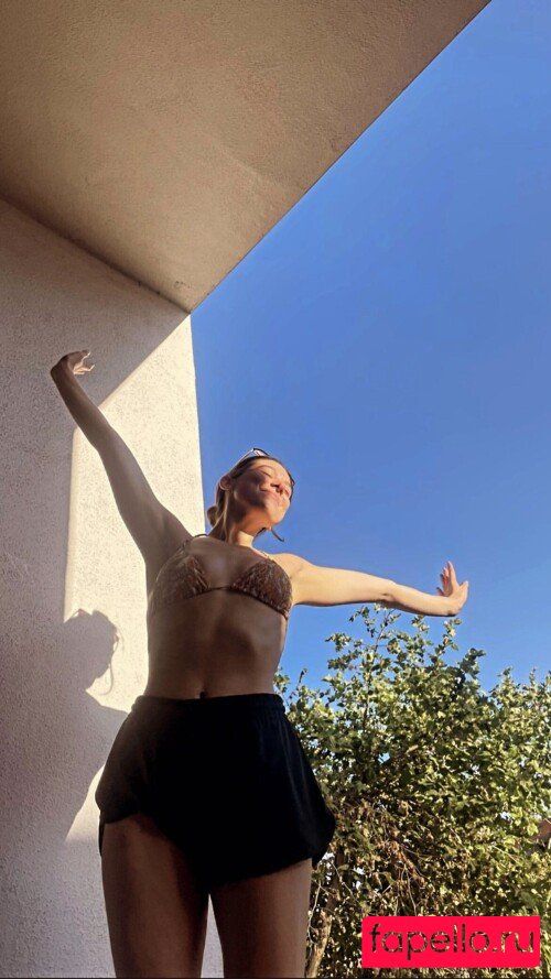 Kira Kosarin Onlyfans Photo Gallery 