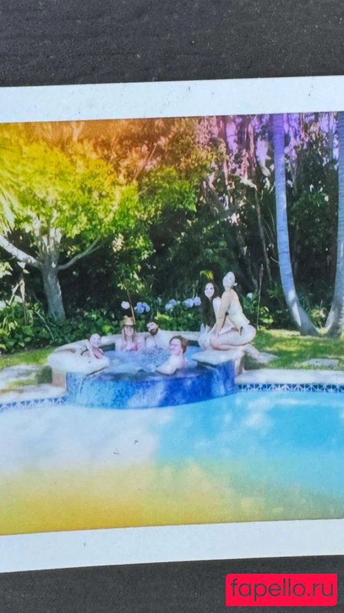 Kira Kosarin Onlyfans Photo Gallery 