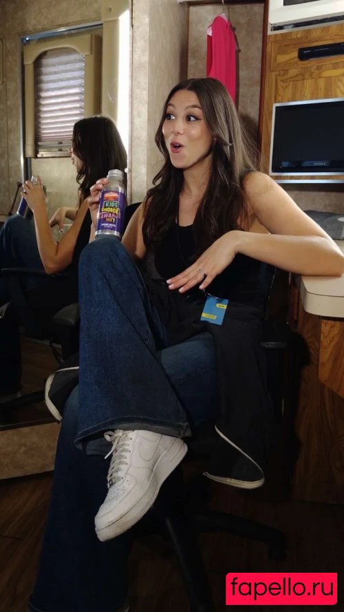 Kira Kosarin Onlyfans Photo Gallery 