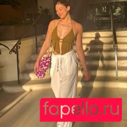 Kira Kosarin Onlyfans Photo Gallery 