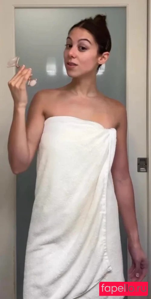 Kira Kosarin Onlyfans Photo Gallery 