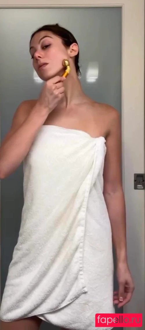 Kira Kosarin Onlyfans Photo Gallery 