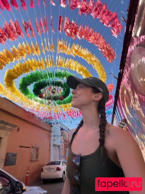 Kira Kosarin Onlyfans Photo Gallery 