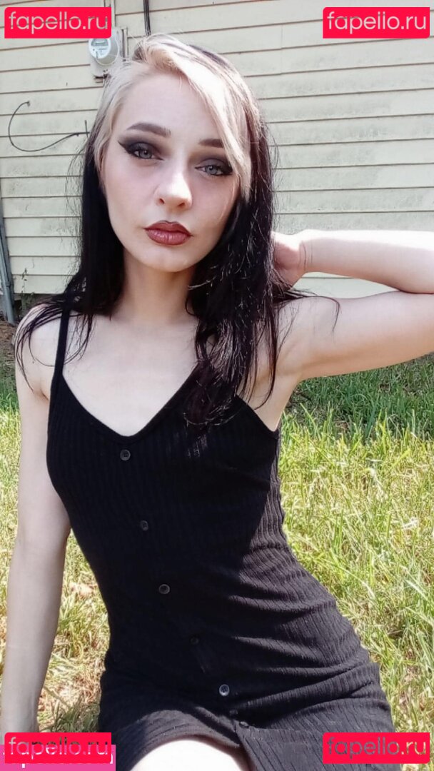 Violet Thorne Nude Onlyfans Photo 5