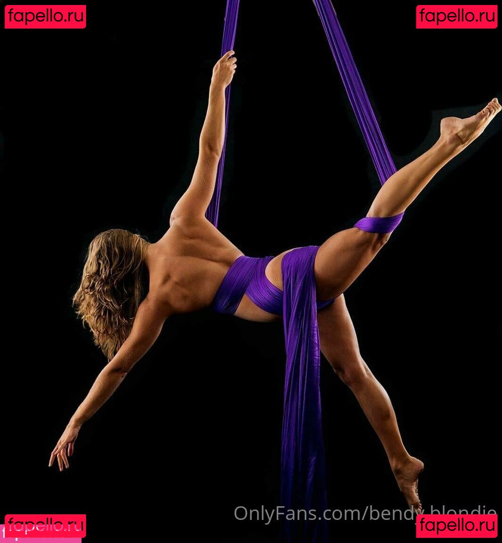 Bendy Blonde Nude Onlyfans Photo 16