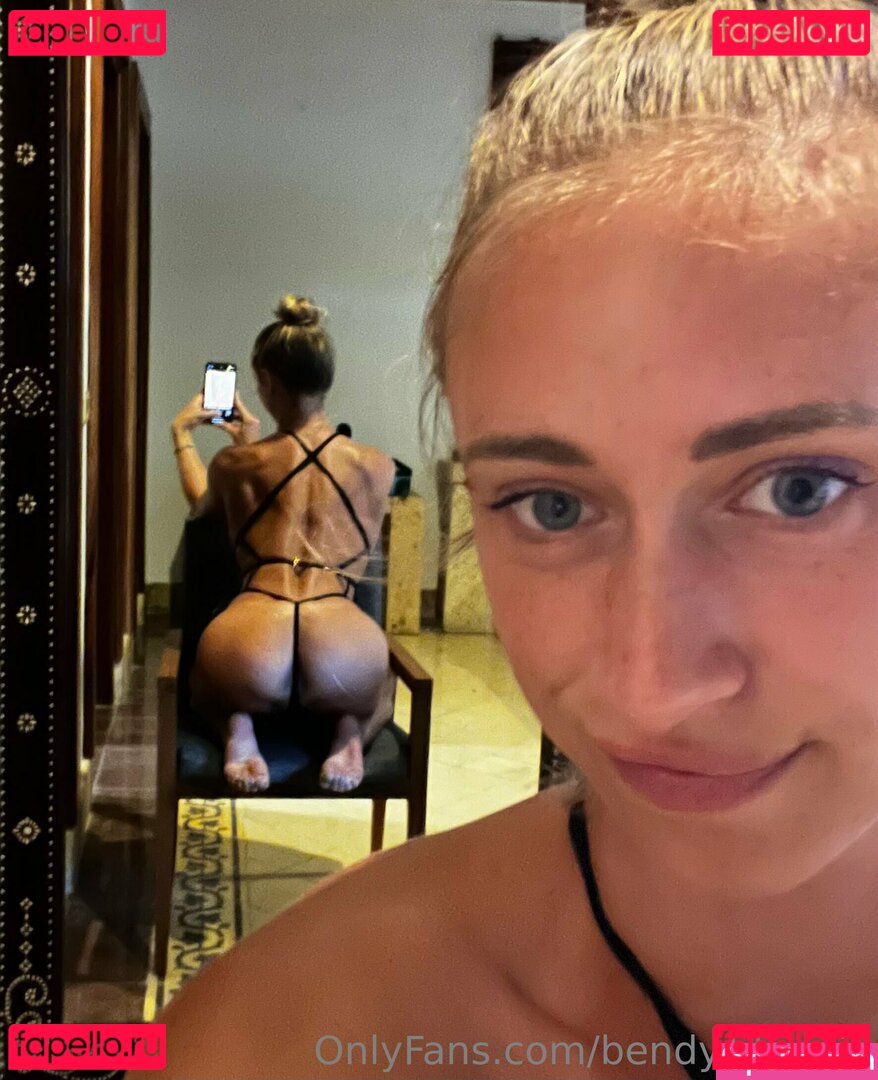 Bendy Blonde Nude Onlyfans Photo 14