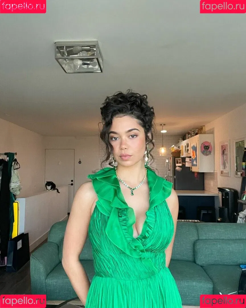 Aulii Cravalho Onlyfans Photo Gallery 
