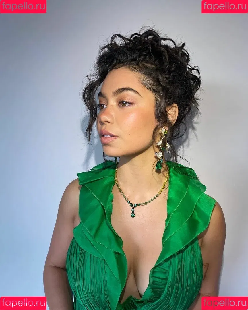 Aulii Cravalho Onlyfans Photo Gallery 