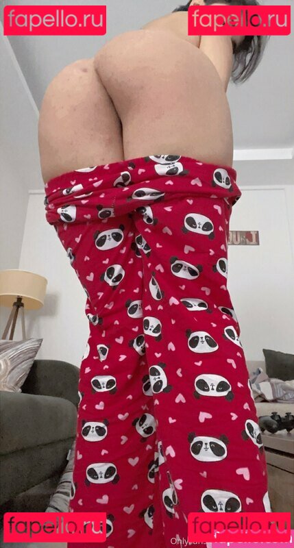 The Celine Cinnamon Nude Onlyfans Photo 36