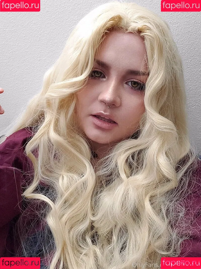 awoo.exe Onlyfans Photo Gallery 
