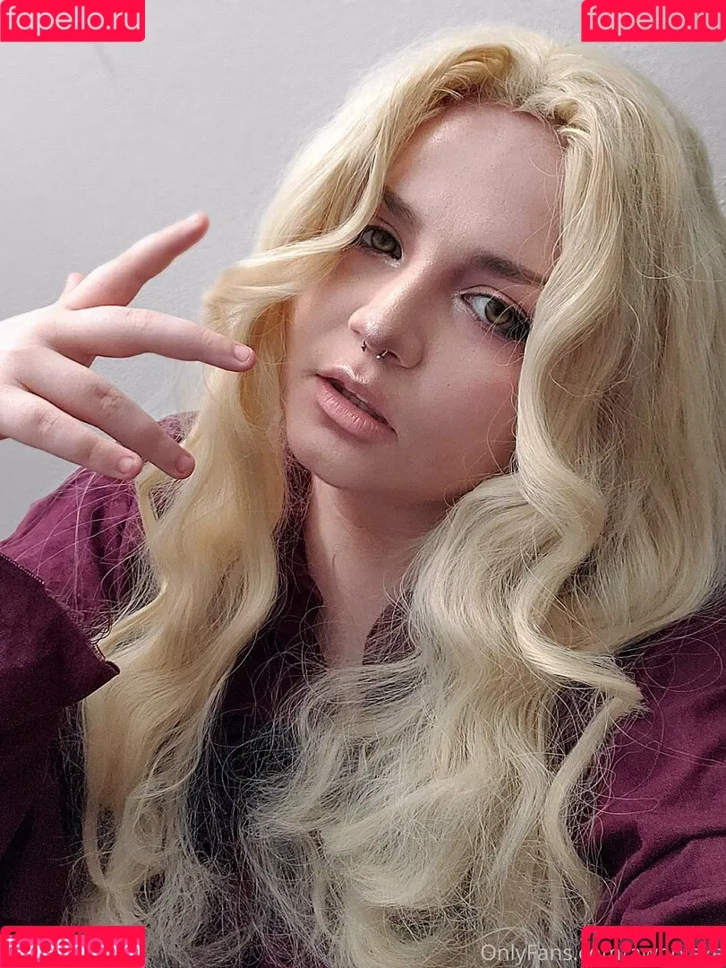 awoo.exe Onlyfans Photo Gallery 