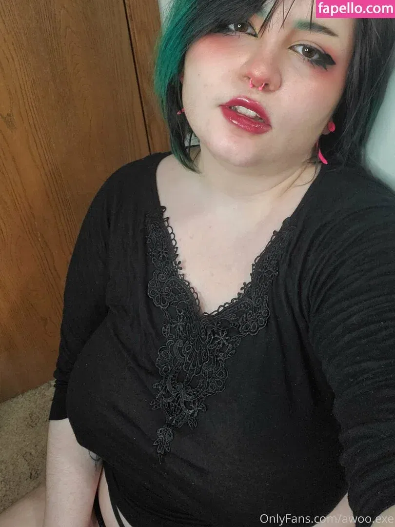 awoo.exe Onlyfans Photo Gallery 