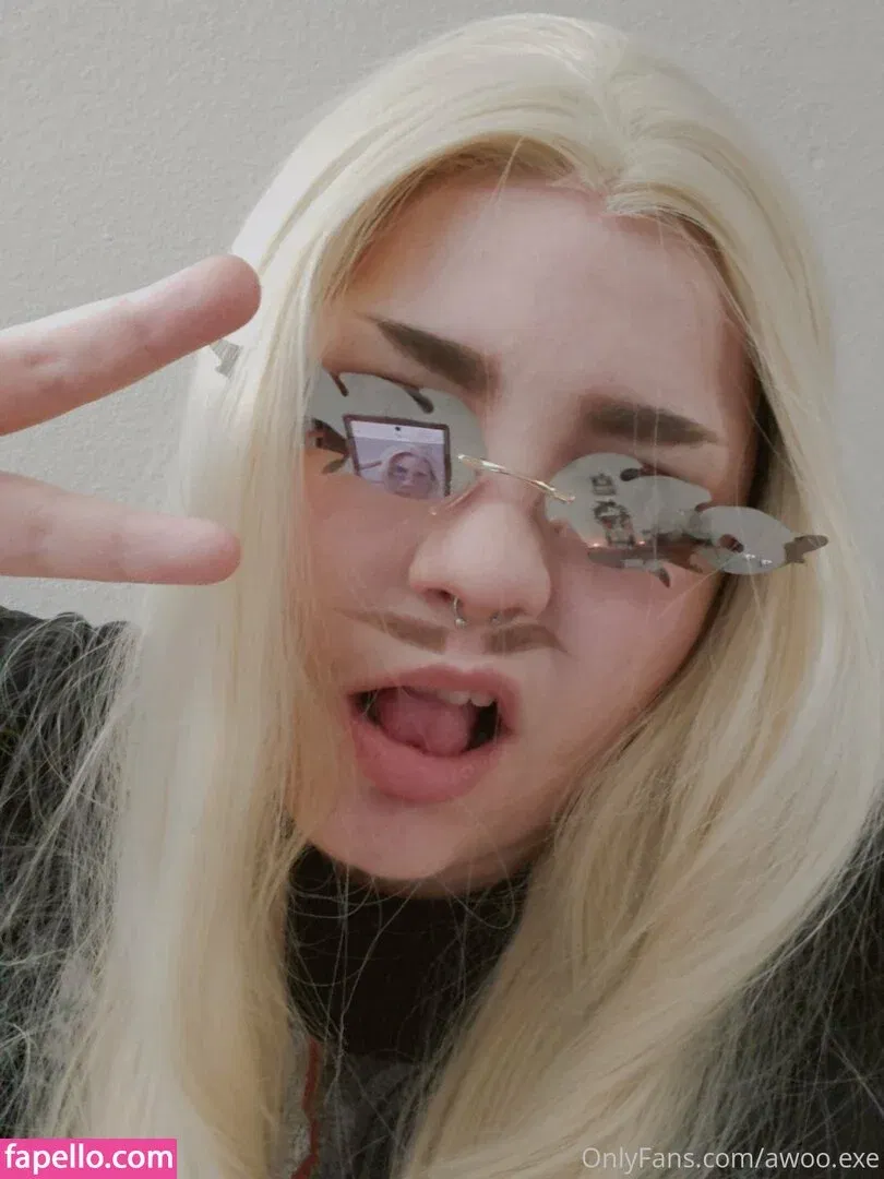 awoo.exe Onlyfans Photo Gallery 