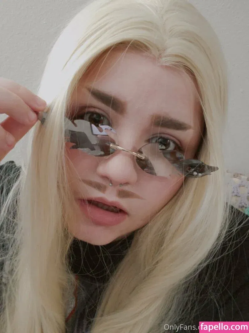 awoo.exe Onlyfans Photo Gallery 