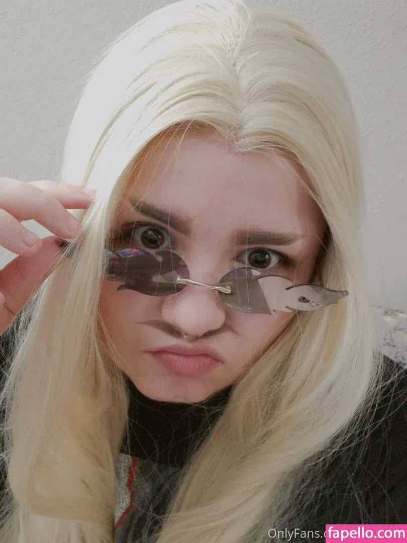 awoo.exe Onlyfans Photo Gallery 