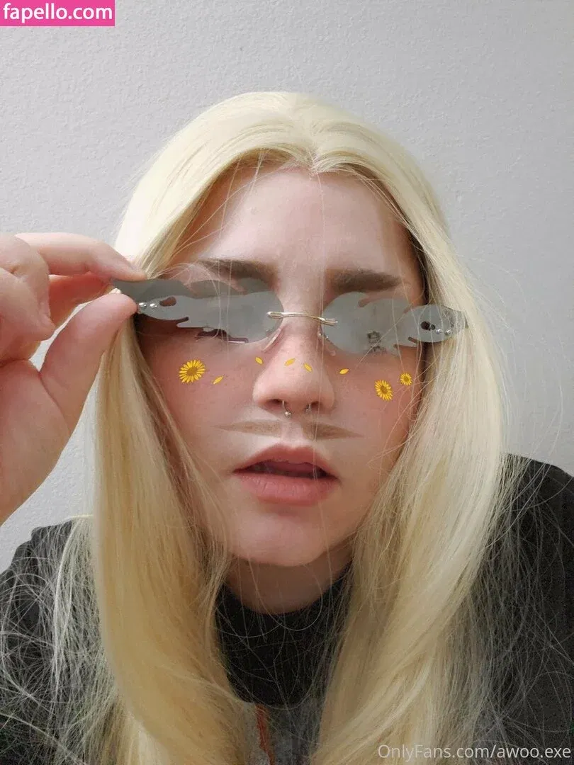 awoo.exe Onlyfans Photo Gallery 