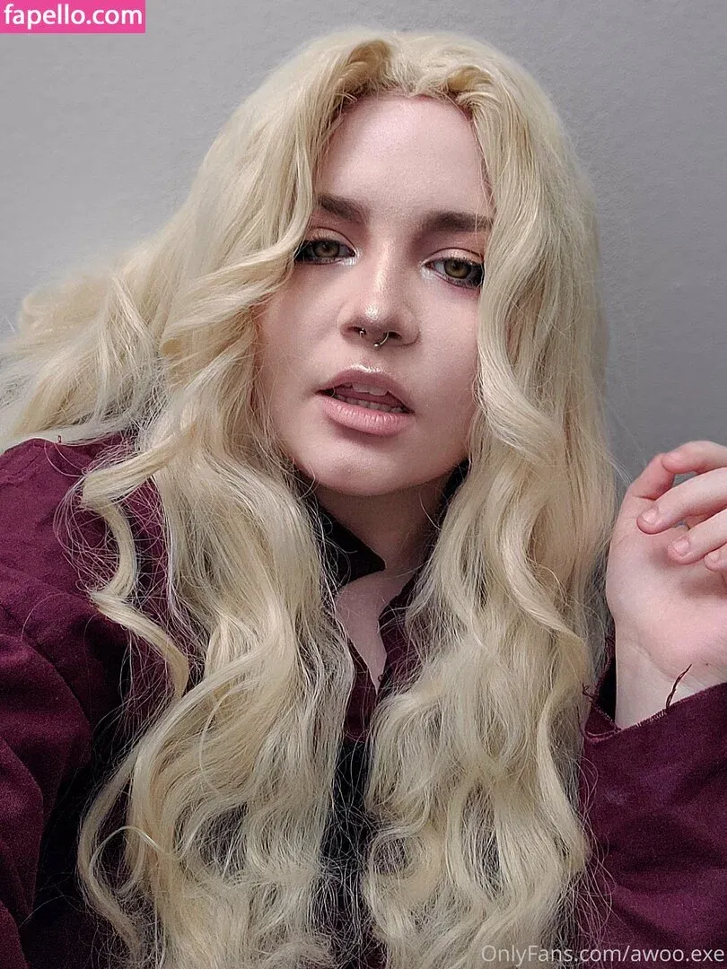 awoo.exe Onlyfans Photo Gallery 