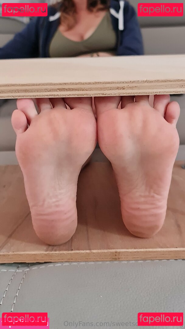 sweetsoftfeet-tickling Nude Onlyfans Photo 4