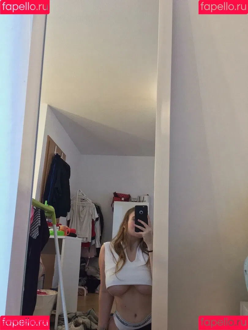 Emilia Onlyfans Photo Gallery 