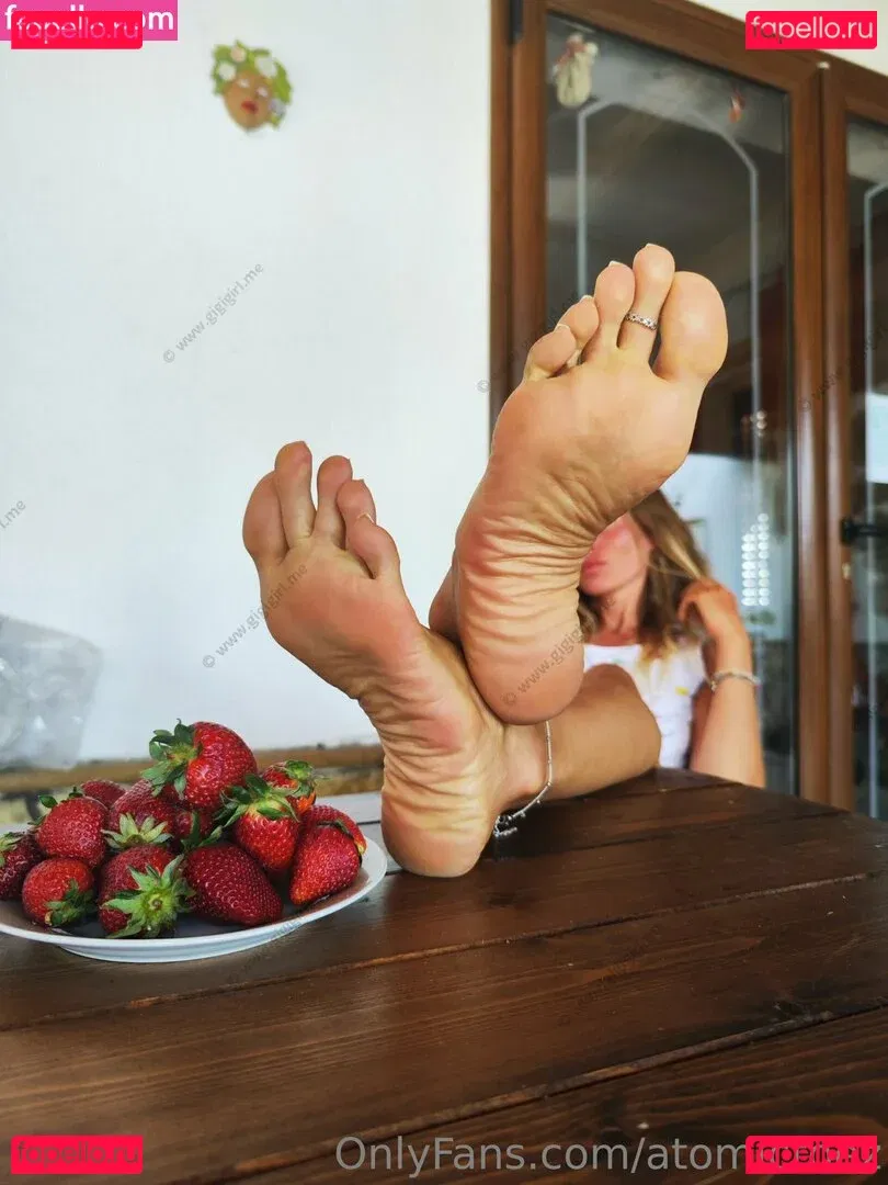 atomictoez Onlyfans Photo Gallery 