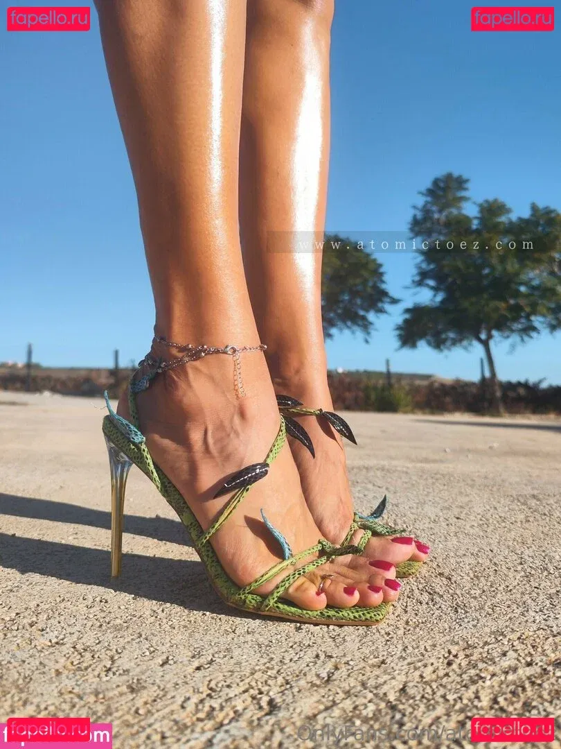 atomictoez Onlyfans Photo Gallery 