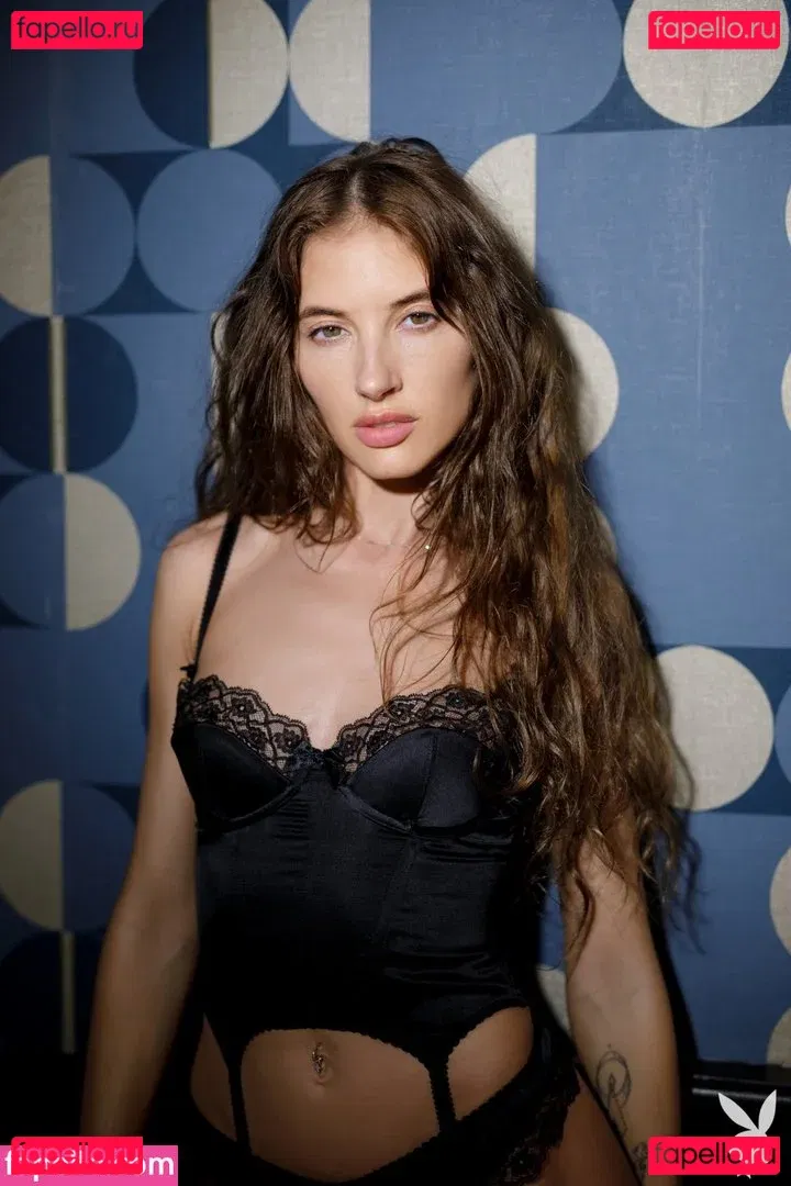 Taya Vais Onlyfans Photo Gallery 