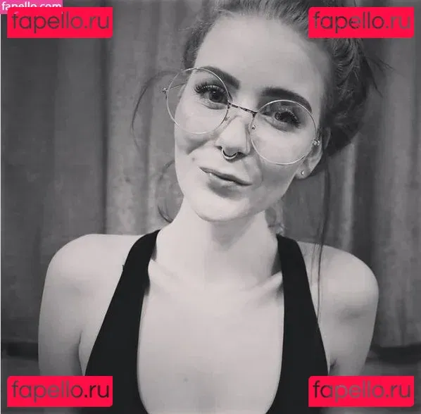 LittleBee Onlyfans Photo Gallery 