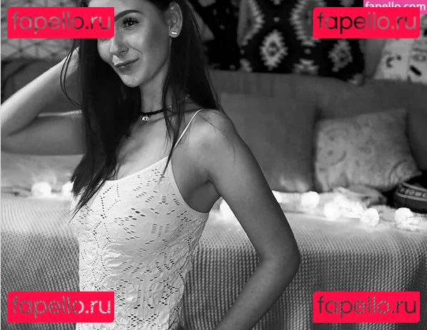 LittleBee Onlyfans Photo Gallery 