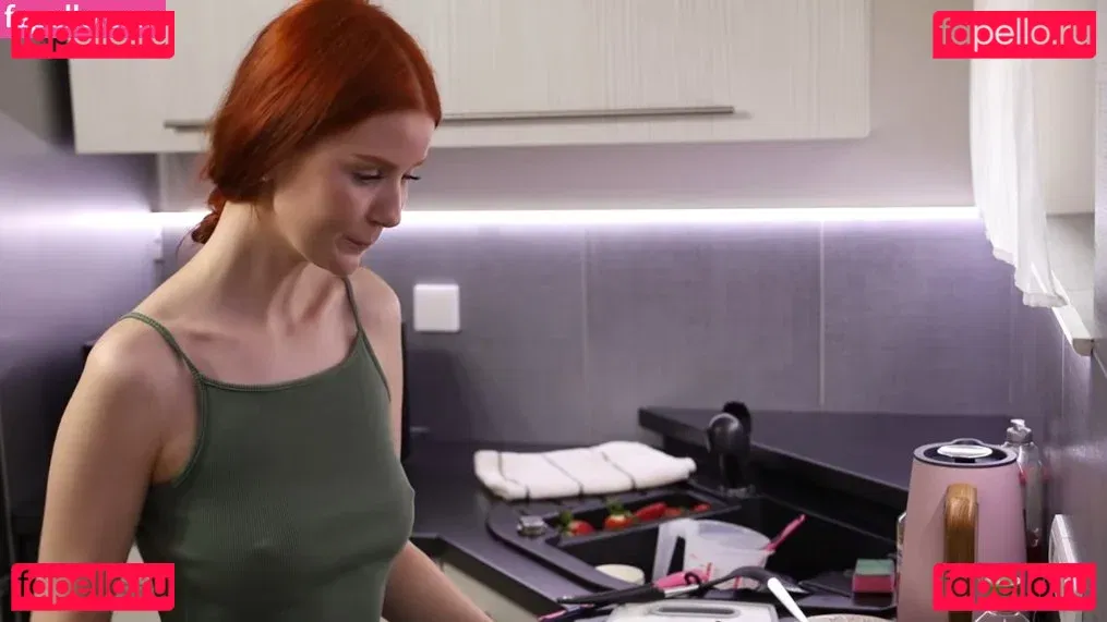 LittleBee Onlyfans Photo Gallery 