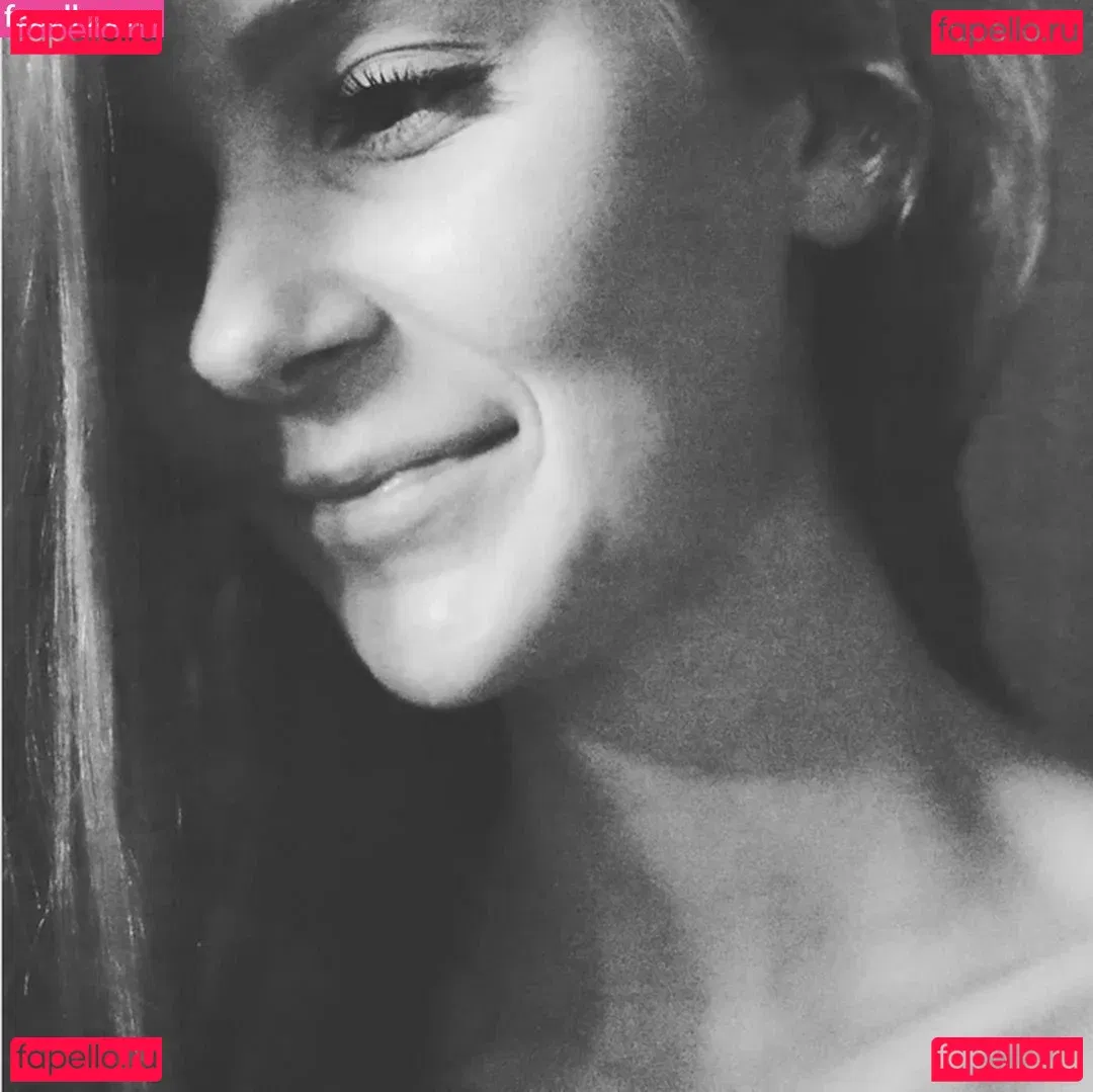 LittleBee Onlyfans Photo Gallery 