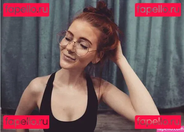 LittleBee Onlyfans Photo Gallery 