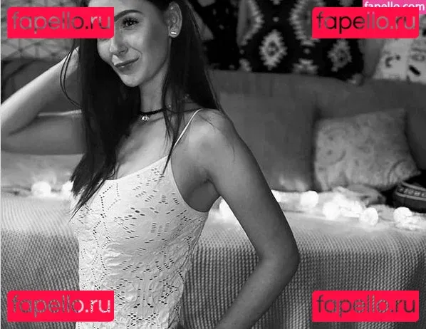 LittleBee Onlyfans Photo Gallery 