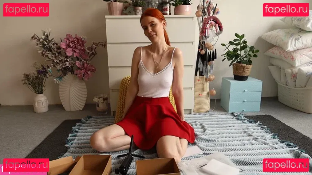 LittleBee Onlyfans Photo Gallery 