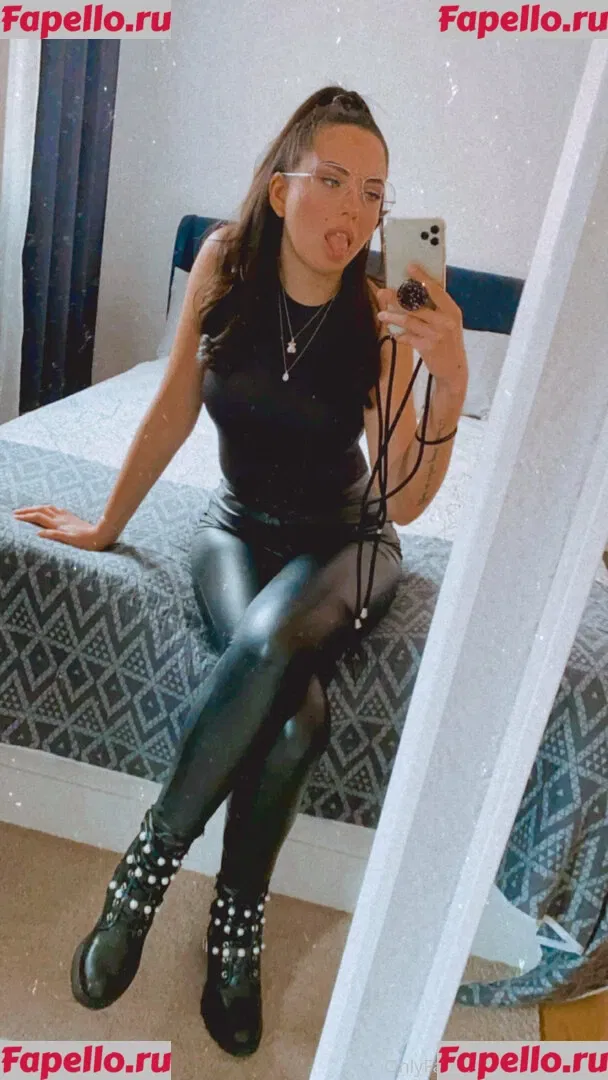 ariamr24fp Onlyfans Photo Gallery 
