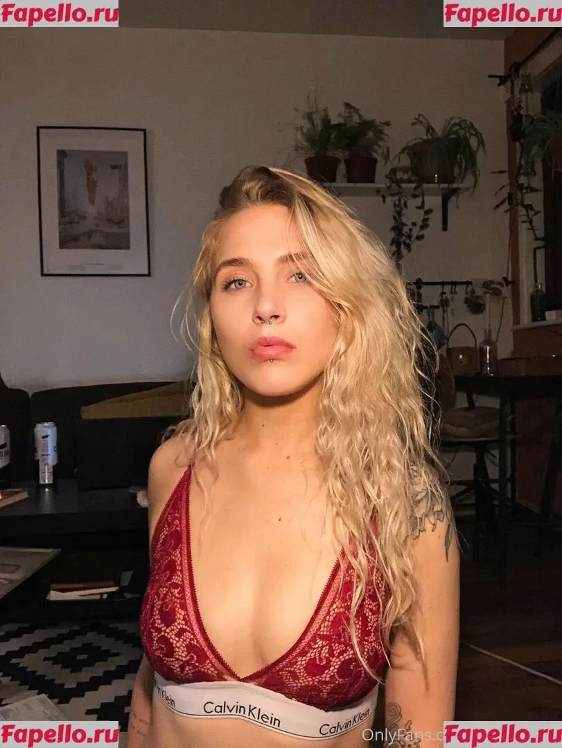 ariamr24fp Onlyfans Photo Gallery 