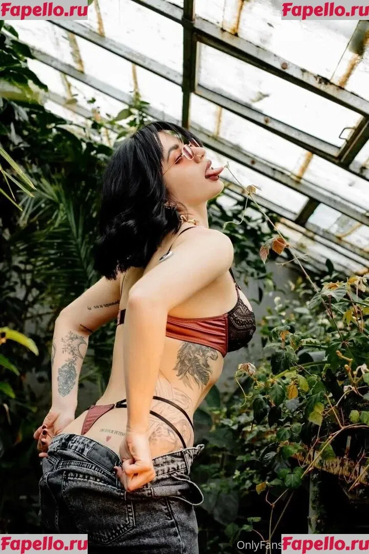 ariamr24fp Onlyfans Photo Gallery 