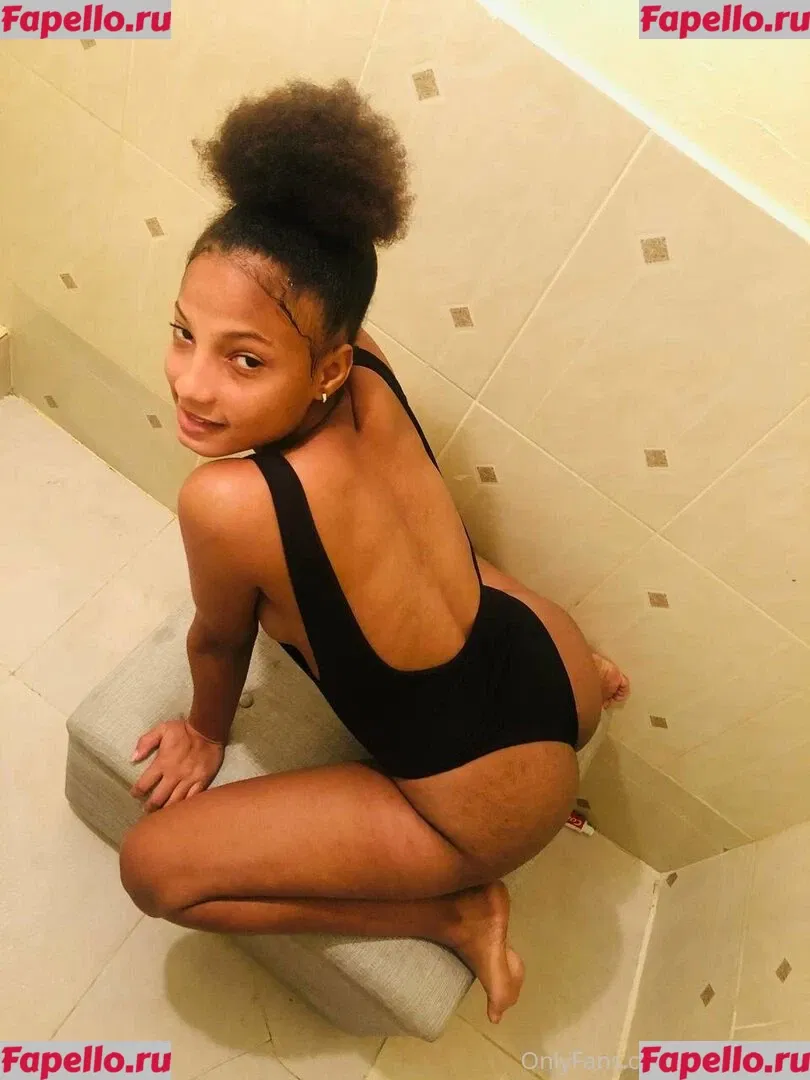 ariamr24fp Onlyfans Photo Gallery 