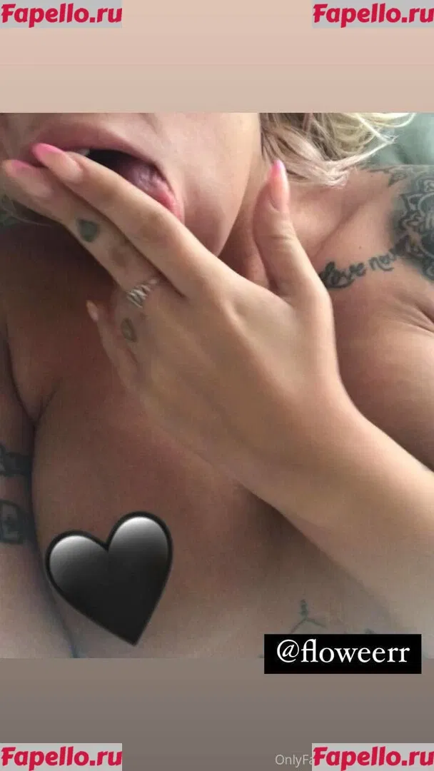ariamr24fp Onlyfans Photo Gallery 