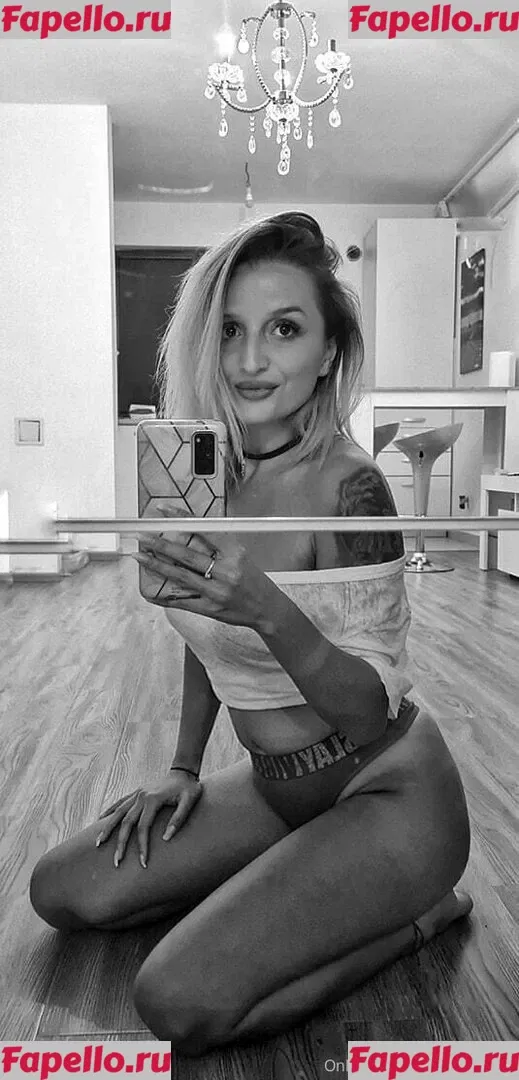 ariamr24fp Onlyfans Photo Gallery 