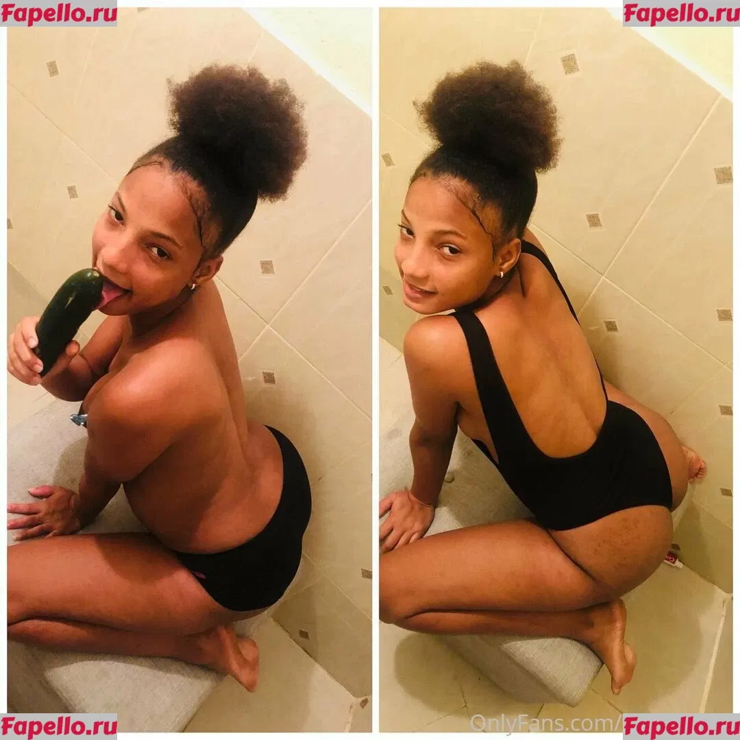 ariamr24fp Onlyfans Photo Gallery 