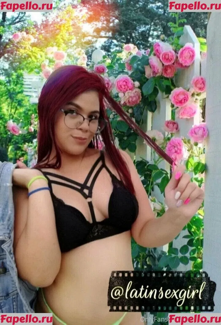 ariamr24fp Onlyfans Photo Gallery 